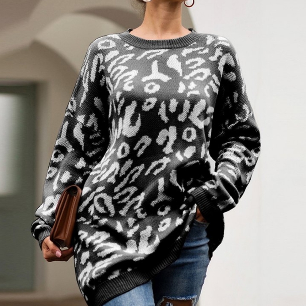 Black & White Longsleeve Crewneck Thick Sweater